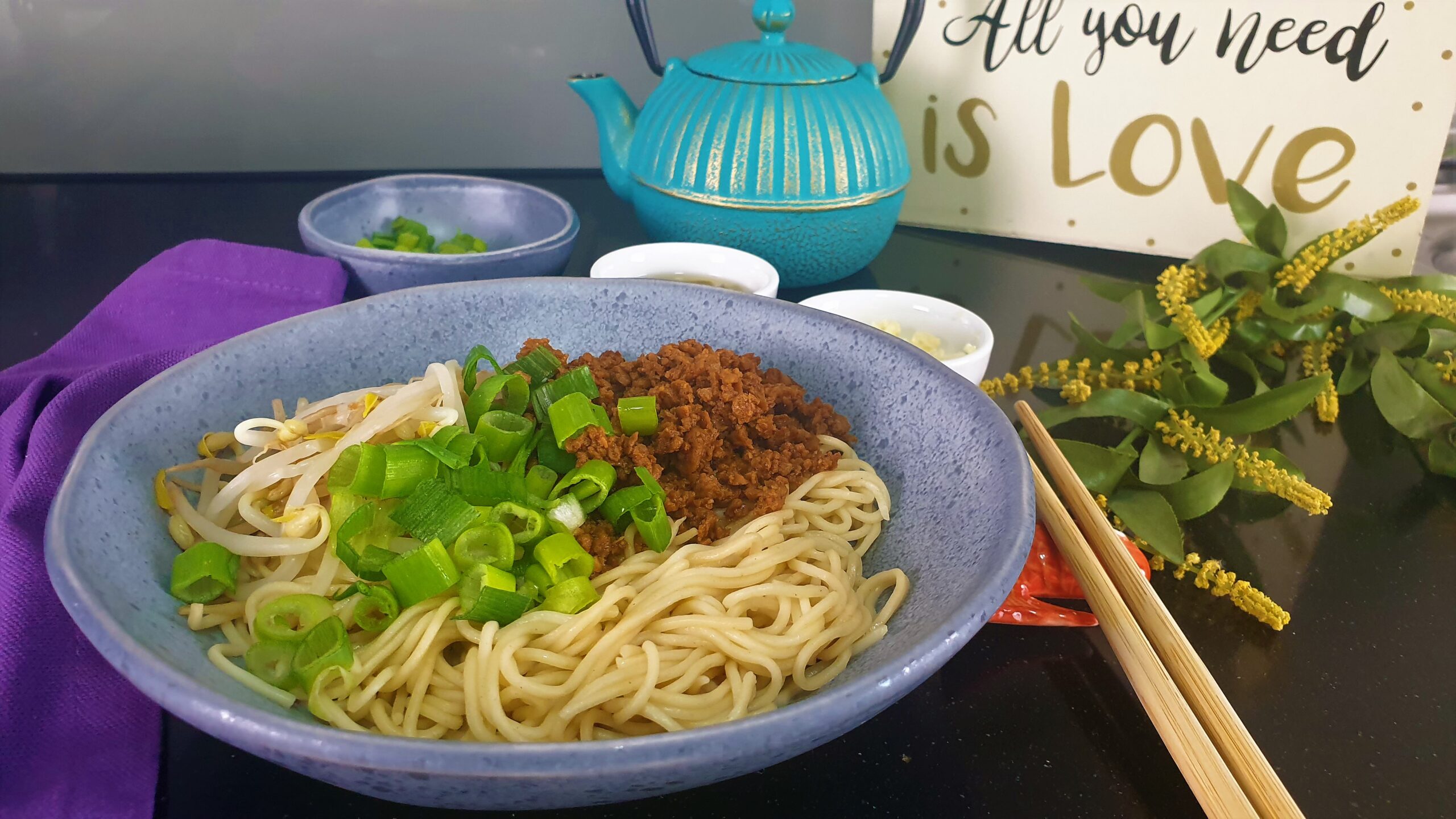 Vegan Hakka Noodles 《纯素客家面/ Fideos Veganos Hakka》 - Healthy Asian Cuisine