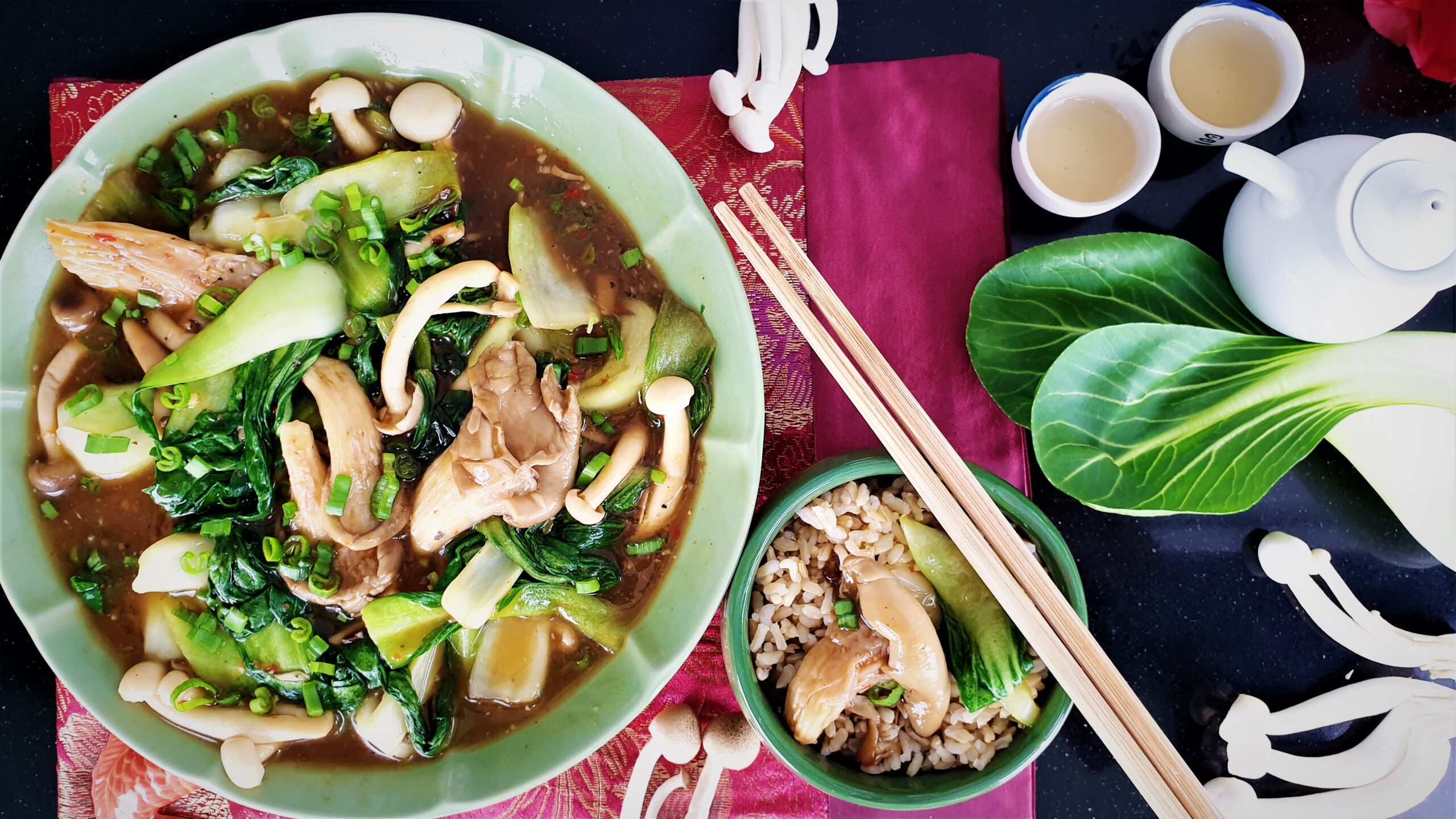 Stir-Fried Pak Choy, Shimeiji Mushrooms and Oyster Mushrooms in Black Bean Sauce《豆豉炒白菜蘑菇/ Pak choy salteado y champiñones en salsa de frijoles negros》