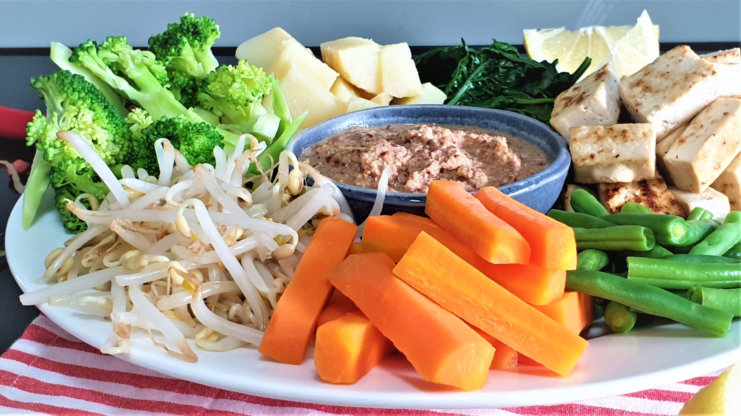 Gado-Gado (Indonesia Salad with Peanut Sauce)